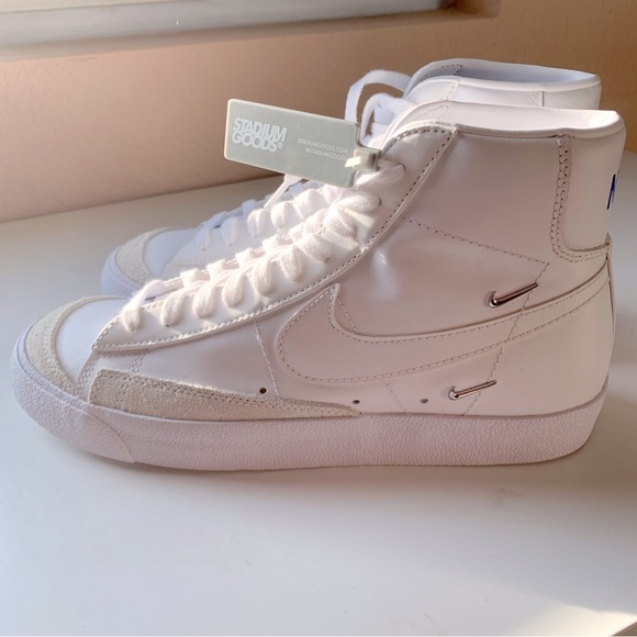 Women’s Blazer Mid ‘77 SE ‘Sisterhood White Metallic Silver’ - Picture 5 of 9